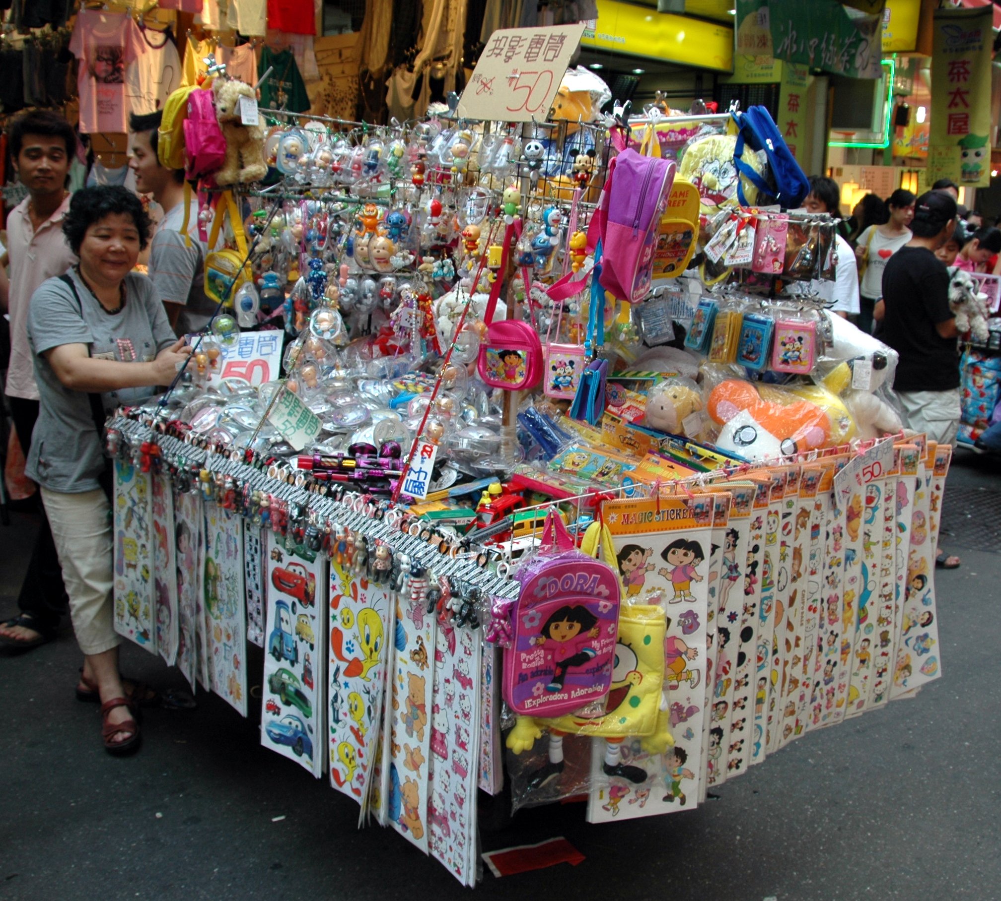 20070630-6622-toy-stand-shilin-market-area-taipei